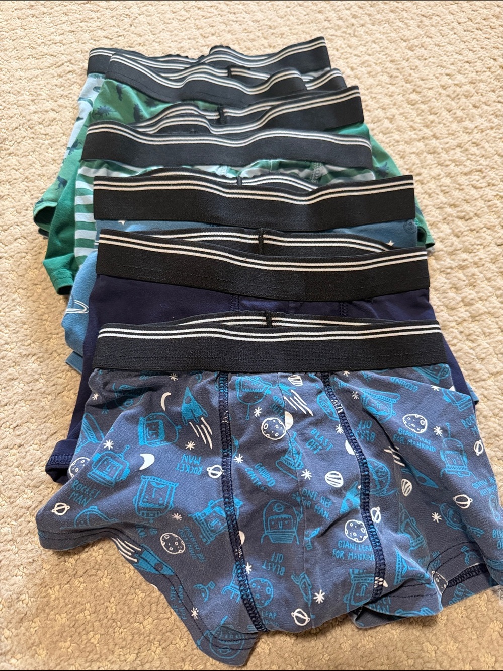 Nordstrom Boys' Navy and Green Assorted Boxer Briefs (size 5/6)